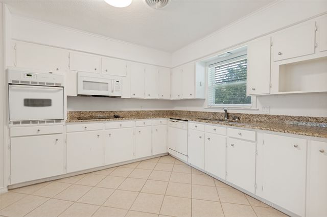 2201 Lake Coves Drive, Flower Mound, TX 75022