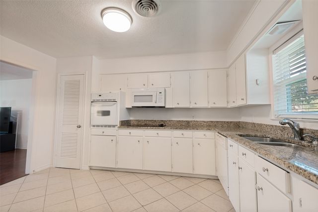 2201 Lake Coves Drive, Flower Mound, TX 75022