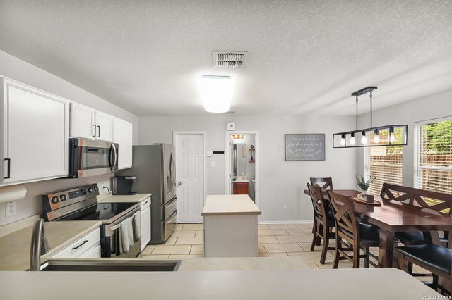 9114 Laguna Rio, San Antonio, TX 78251