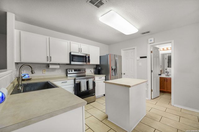 9114 Laguna Rio, San Antonio, TX 78251