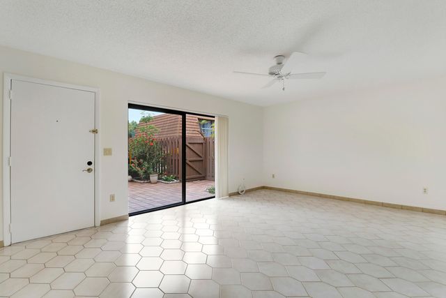 825 Center Street 49c, Jupiter, FL 33458