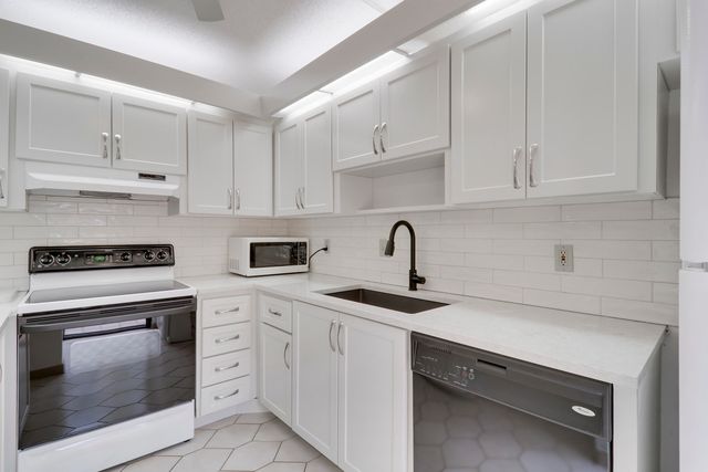 825 Center Street 49c, Jupiter, FL 33458