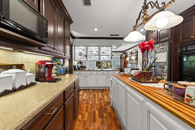 2206 E Pinecrest Drive, Atlanta, TX 75551