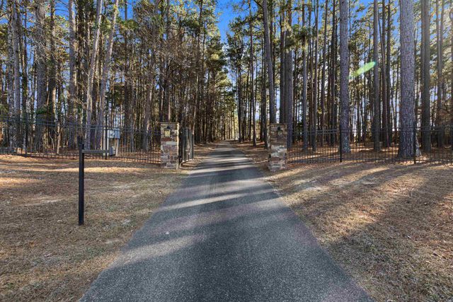 2206 E Pinecrest Drive, Atlanta, TX 75551