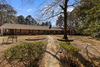 2206 E Pinecrest Drive, Atlanta, TX 75551