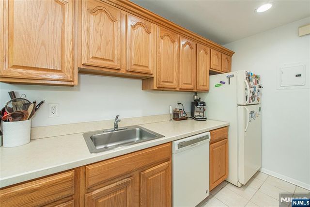 15 Wedgewood Drive 85, Verona, NJ 07044