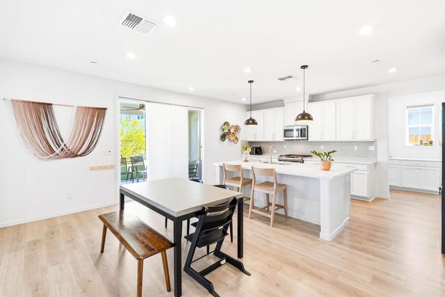 7463 Darque Way, Elk Grove, CA 95757