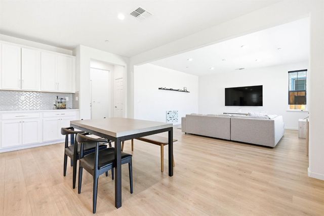 7463 Darque Way, Elk Grove, CA 95757