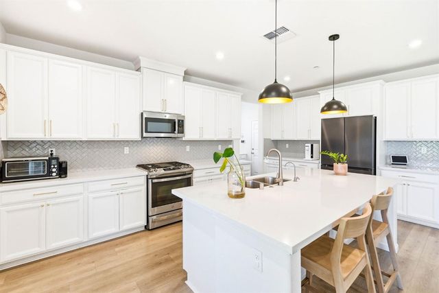 7463 Darque Way, Elk Grove, CA 95757