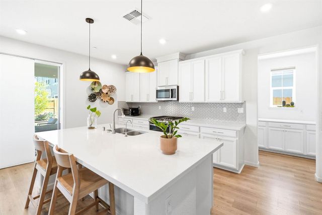 7463 Darque Way, Elk Grove, CA 95757