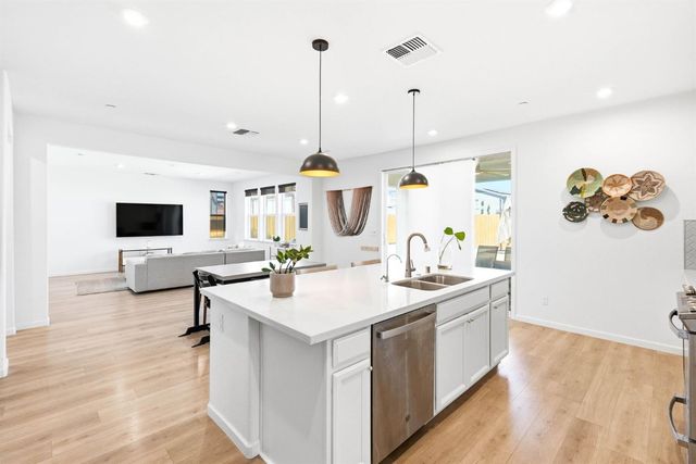 7463 Darque Way, Elk Grove, CA 95757