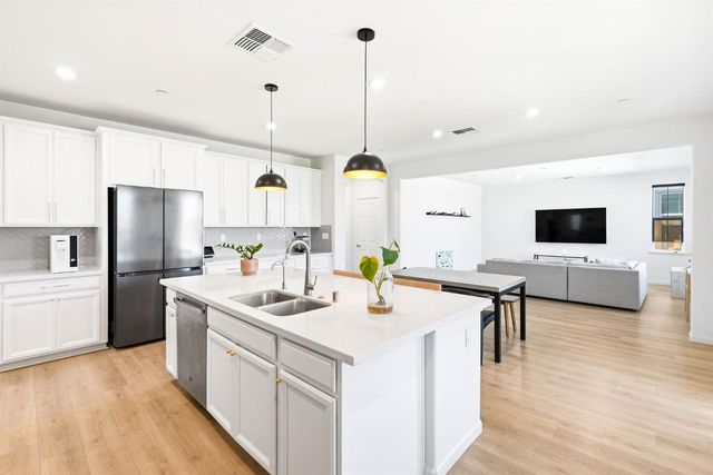 7463 Darque Way, Elk Grove, CA 95757