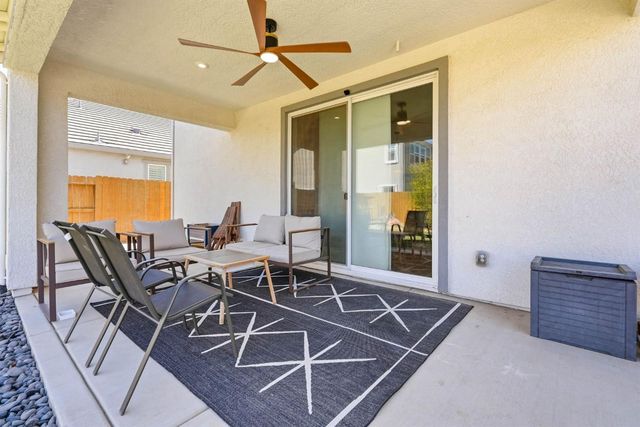 7463 Darque Way, Elk Grove, CA 95757