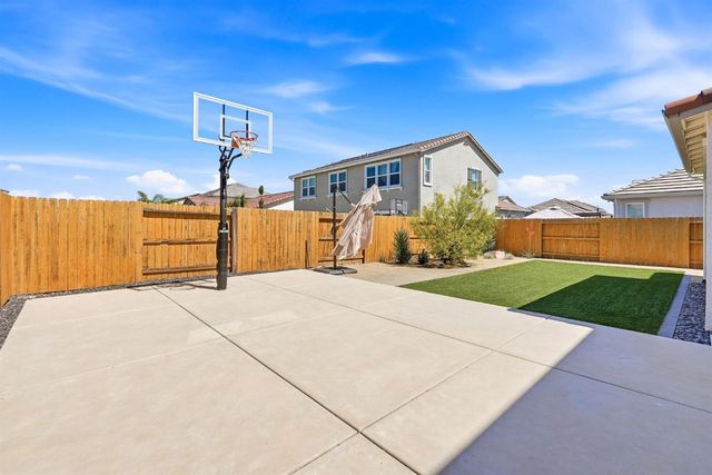 7463 Darque Way, Elk Grove, CA 95757