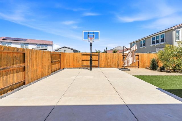 7463 Darque Way, Elk Grove, CA 95757