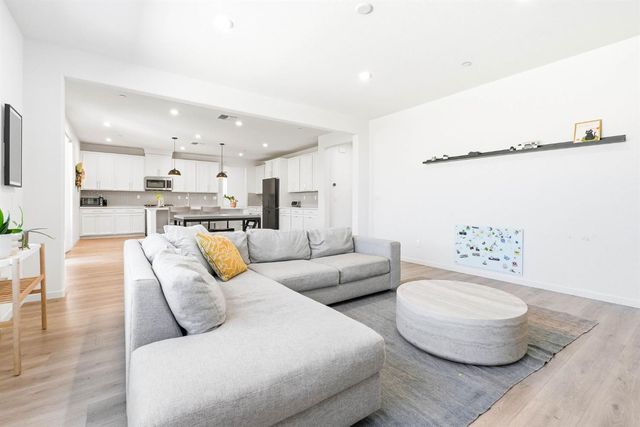 7463 Darque Way, Elk Grove, CA 95757