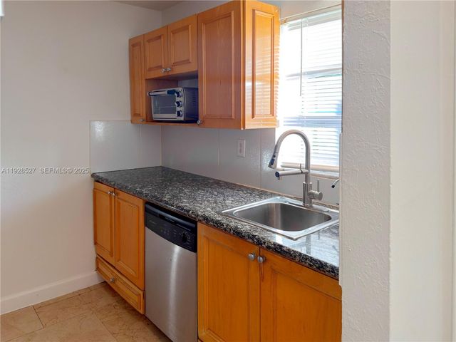 2448 SW 42nd Ave 2G, Fort Lauderdale, FL 33317