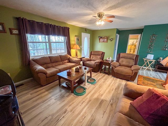 10443 County Road 6690, West Plains, MO 65775