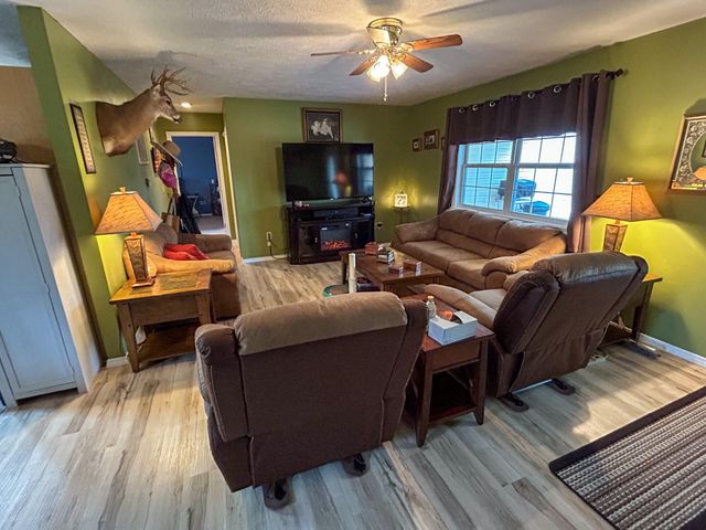 10443 County Road 6690, West Plains, MO 65775