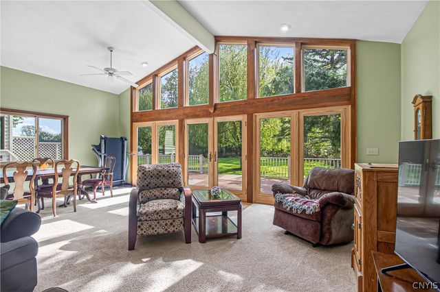 7 Homestead Road West, New Hartford, NY 13323