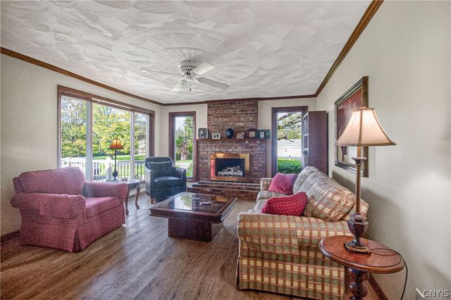 7 Homestead Road West, New Hartford, NY 13323
