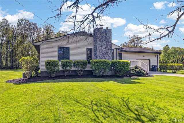 7 Homestead Road West, New Hartford, NY 13323