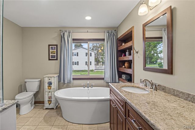 7 Homestead Road West, New Hartford, NY 13323