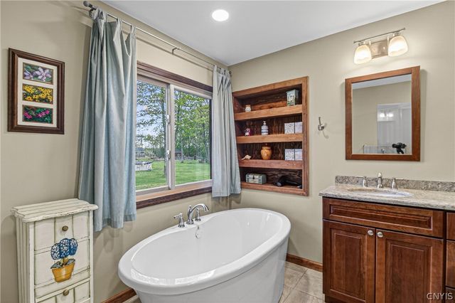 7 Homestead Road West, New Hartford, NY 13323