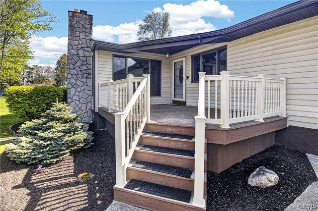 7 Homestead Road West, New Hartford, NY 13323