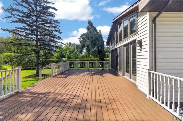 7 Homestead Road West, New Hartford, NY 13323