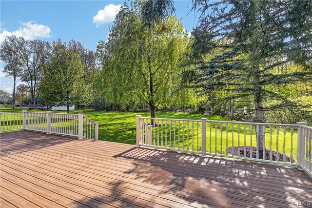 7 Homestead Road West, New Hartford, NY 13323