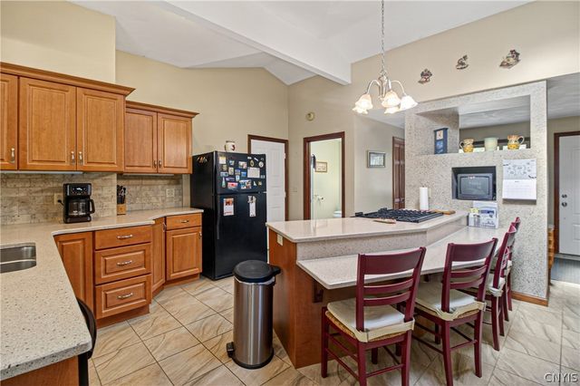7 Homestead Road West, New Hartford, NY 13323