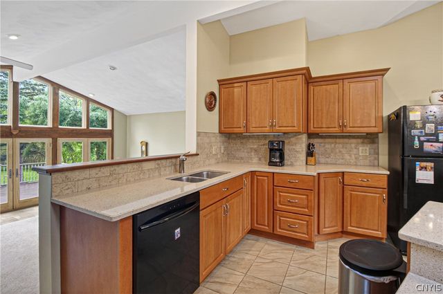 7 Homestead Road West, New Hartford, NY 13323