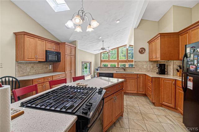 7 Homestead Road West, New Hartford, NY 13323