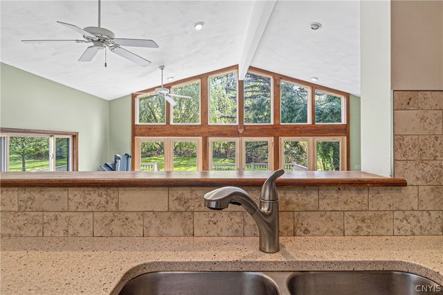 7 Homestead Road West, New Hartford, NY 13323
