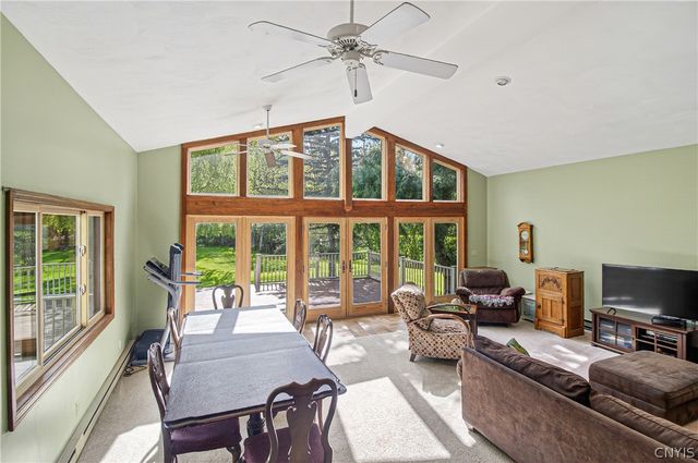 7 Homestead Road West, New Hartford, NY 13323