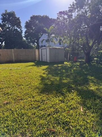 2530 NE 182nd St 2530, North Miami Beach, FL 33160