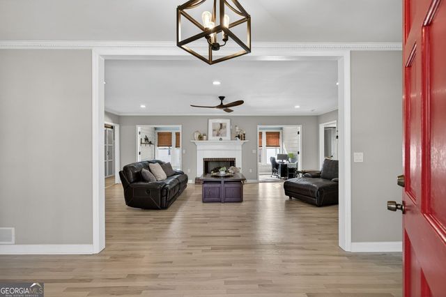 718 Robert Way, Powder Springs, GA 30127