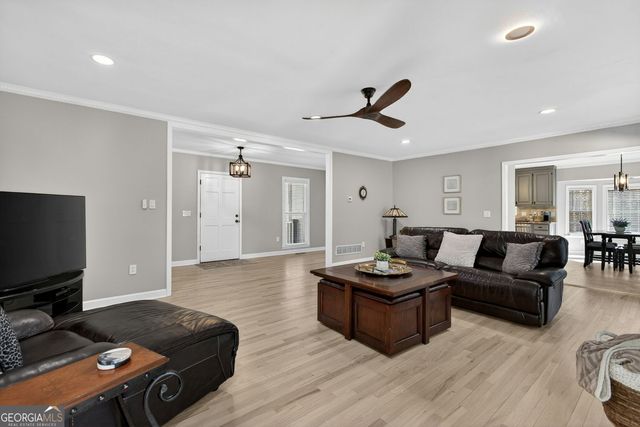 718 Robert Way, Powder Springs, GA 30127