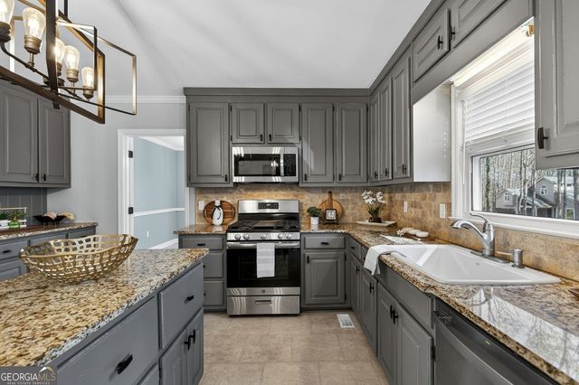 718 Robert Way, Powder Springs, GA 30127