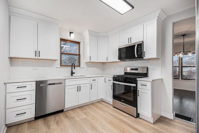 790 Hillview Avenue, West Chicago, IL 60185