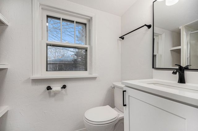 790 Hillview Avenue, West Chicago, IL 60185