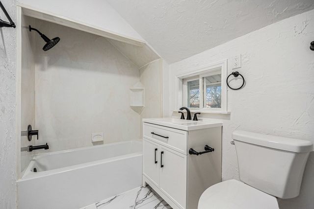 790 Hillview Avenue, West Chicago, IL 60185