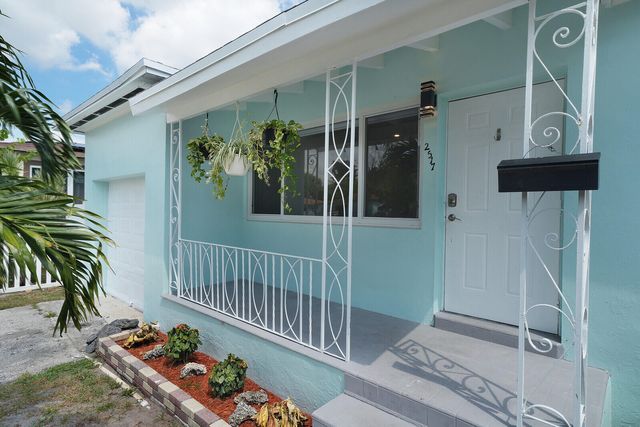 2517 Rodman Street, Hollywood, FL 33020