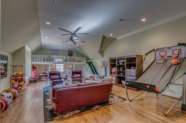 1330 Burton Valley Rd, Nashville, TN 37215