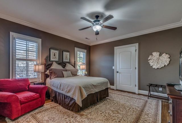1330 Burton Valley Rd, Nashville, TN 37215