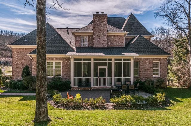 1330 Burton Valley Rd, Nashville, TN 37215