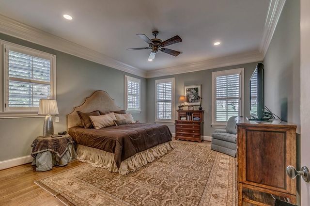 1330 Burton Valley Rd, Nashville, TN 37215