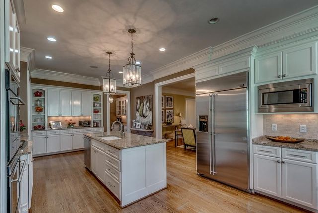 1330 Burton Valley Rd, Nashville, TN 37215