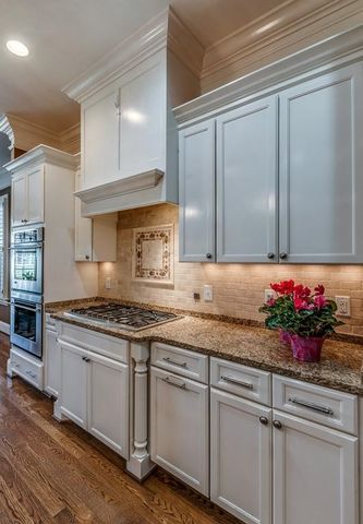 1330 Burton Valley Rd, Nashville, TN 37215